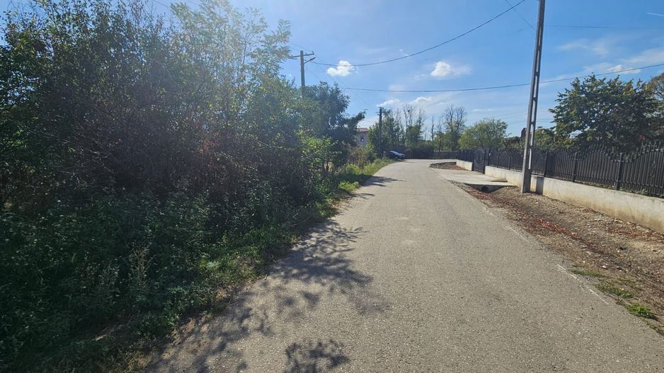 Teren intravilan Bradu, 1700 mp, toate utilitatile disponibile - Poză 2