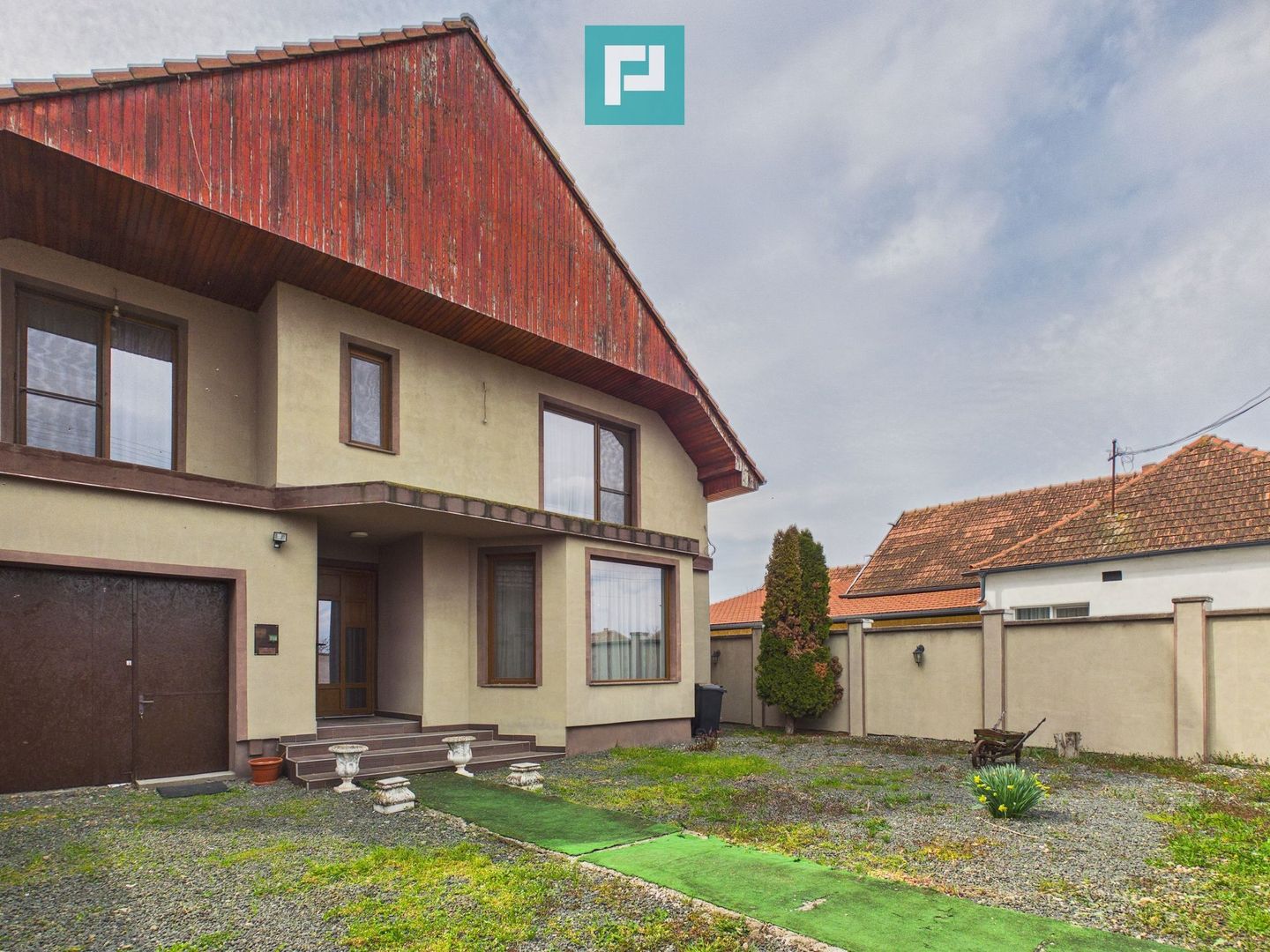 Casă spațioasă în Sântana - Poză 29