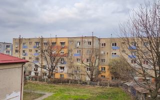 Mic la întreținere, bun la randament: apartament în Orșova - Poză 38