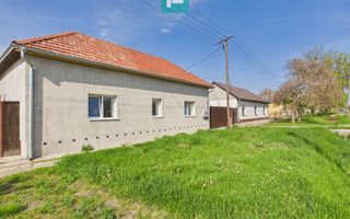 Casă renovată 4 camere si 1452 mp teren în Bătania - Poză 1