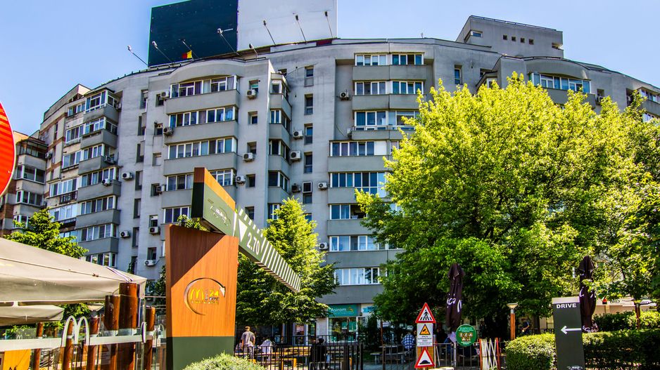 Dristor 3 camere lângă Mc Donald’s, 2 băi cu geam, decomandat, bucatarie 10 mp - Poză 2