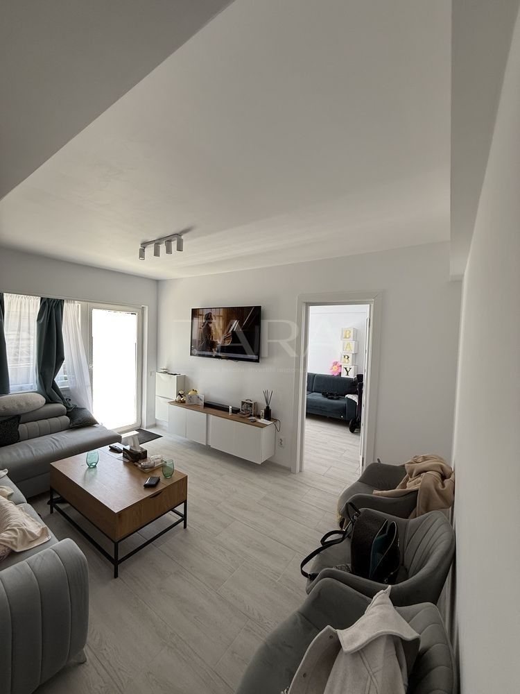 Apartament 3 camere, terasă de 55 mp și parcare în garaj – zona Petrom - Poză 2