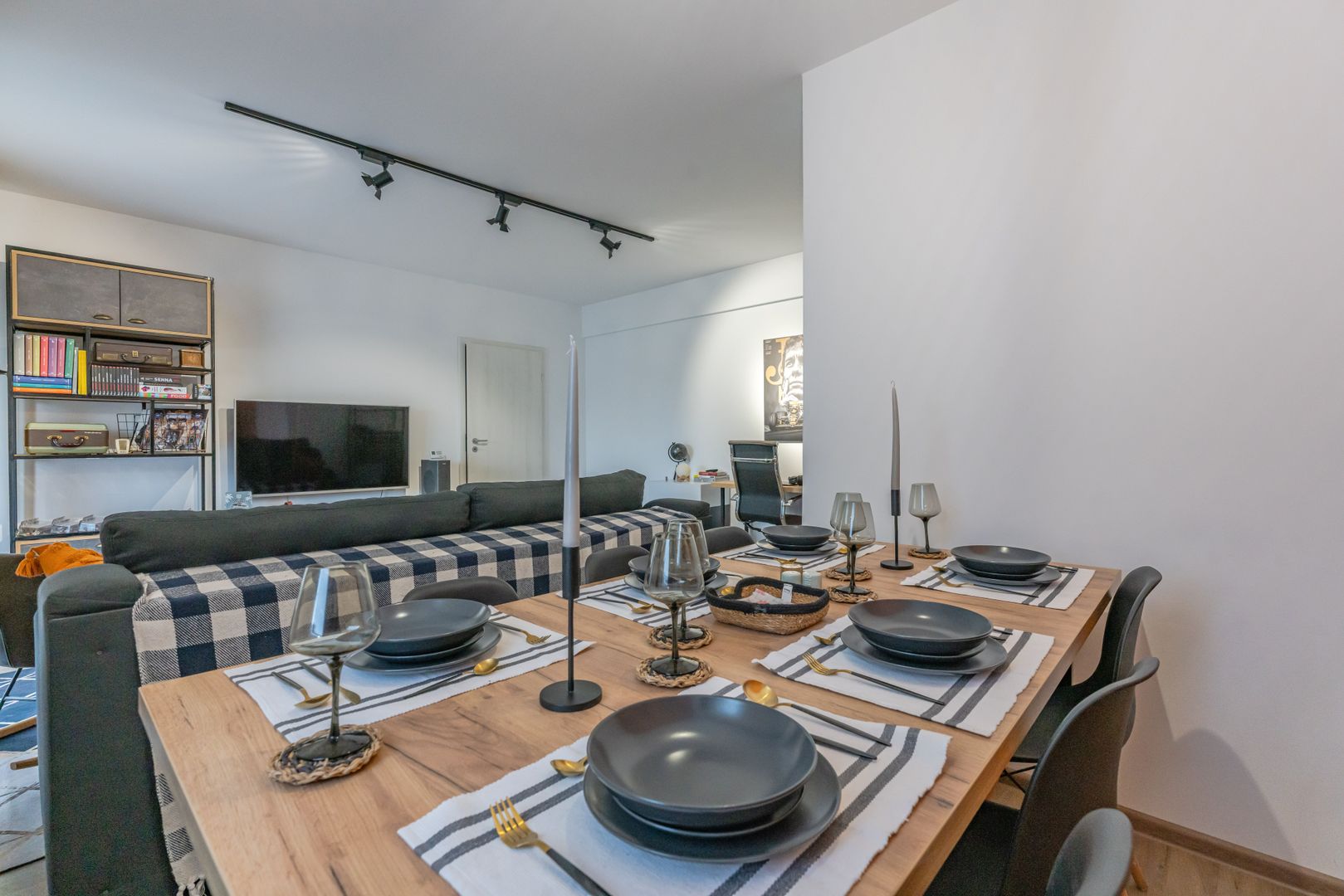 2 camere decomandat mobilat utilat cu gradina - Poză 17