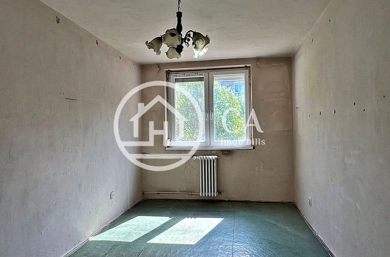 Apartament cu 3 camere de vânzare în zona Velența, Oradea - Poză 1