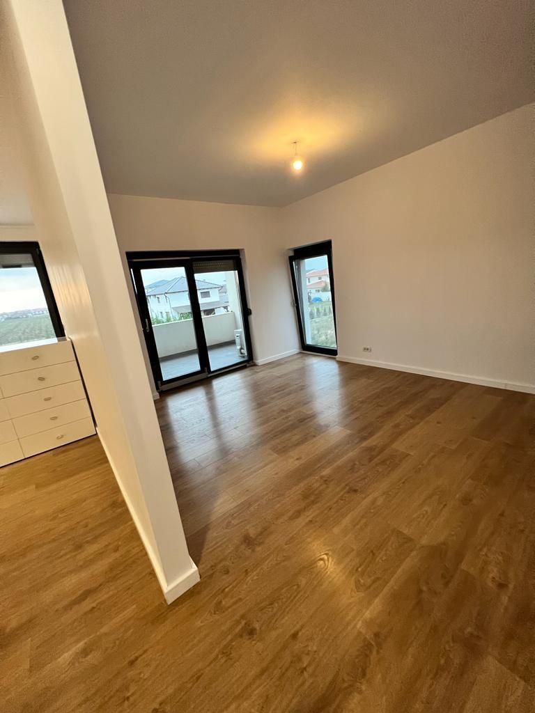 Locuinta moderna spatioasa cu garaj - Poză 15