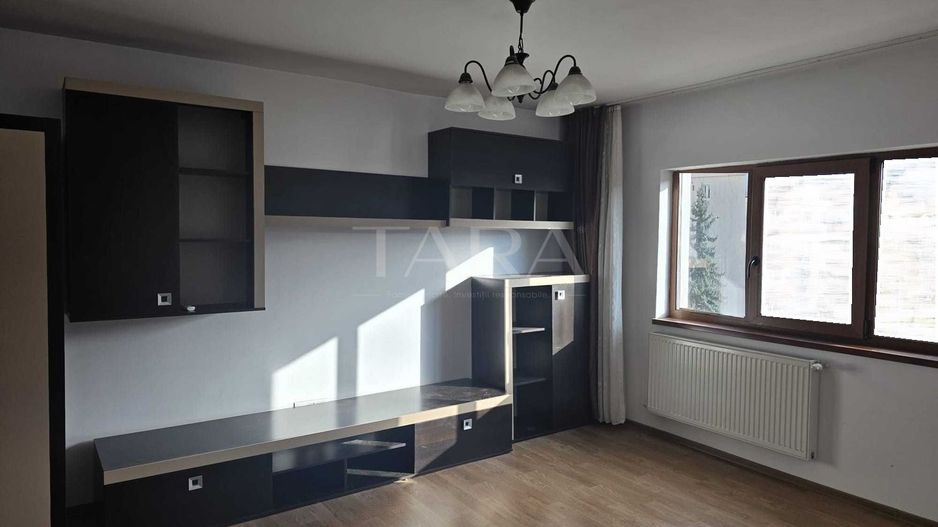 Apartament zona Plopilor Noi, decomandat, etaj intermediar. - Poză 1