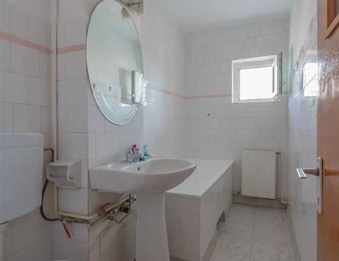 Apartament nemobilat in zona Spitalului Judetean - Poză 7