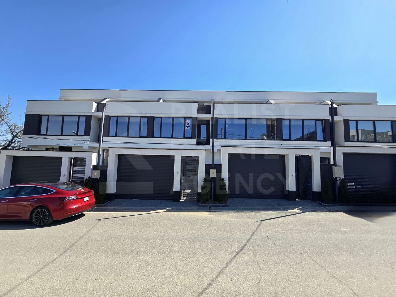 Vânzare, townhouse, 3 nivele, 4 camere, str. Ciocârliei, Telecentru - Poză 1