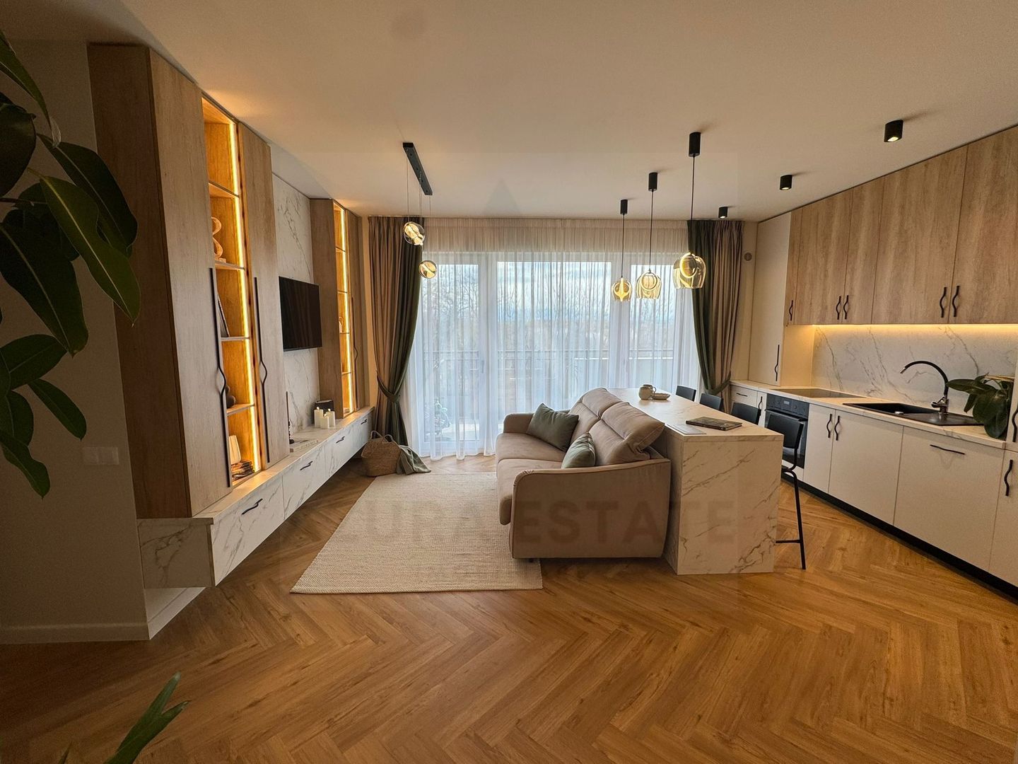 Apartament premium 3 camere, prima închiriere, garaj, balcon - Poză 1