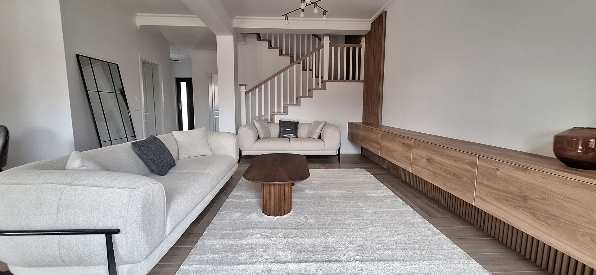 Duplex frumos cu arhitectura mediteraneana - Poză 3