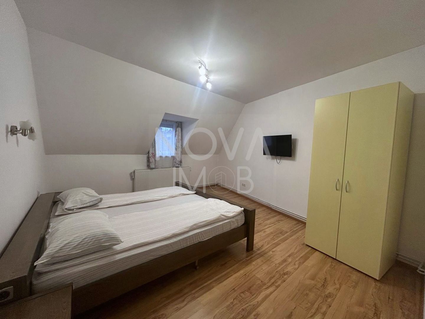 Casa de vanzare 200 mp cu spatiu comercial la parter, strada Lunga - Poză 8