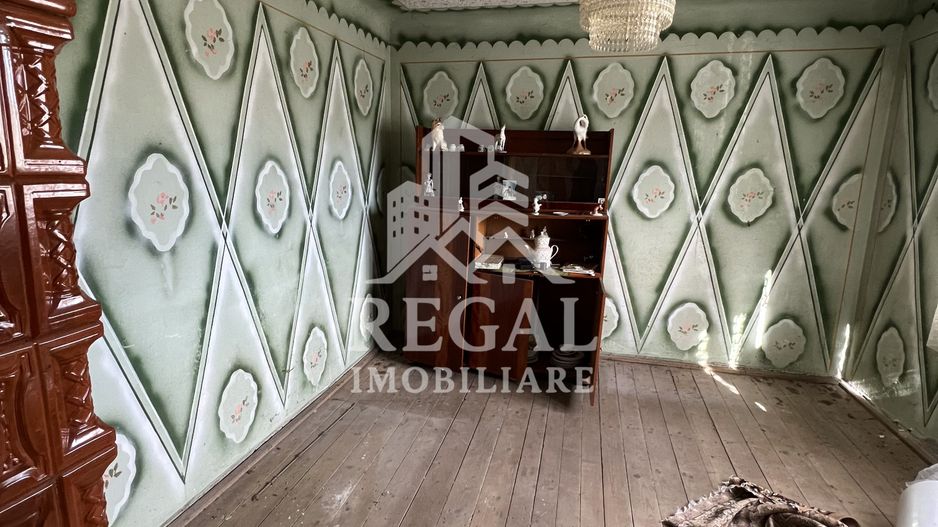 Casă de vânzare în Călanul Mic –  2 clădiri, curte, grădină, garaj - Poză 13