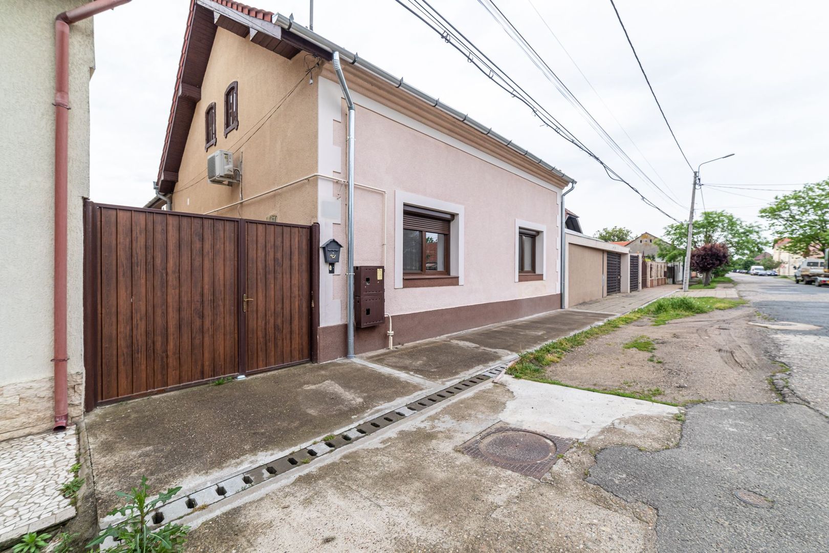 REZERVAT!  Preț fix redus!Casă multifamilială zona Pârneava - Poză 15