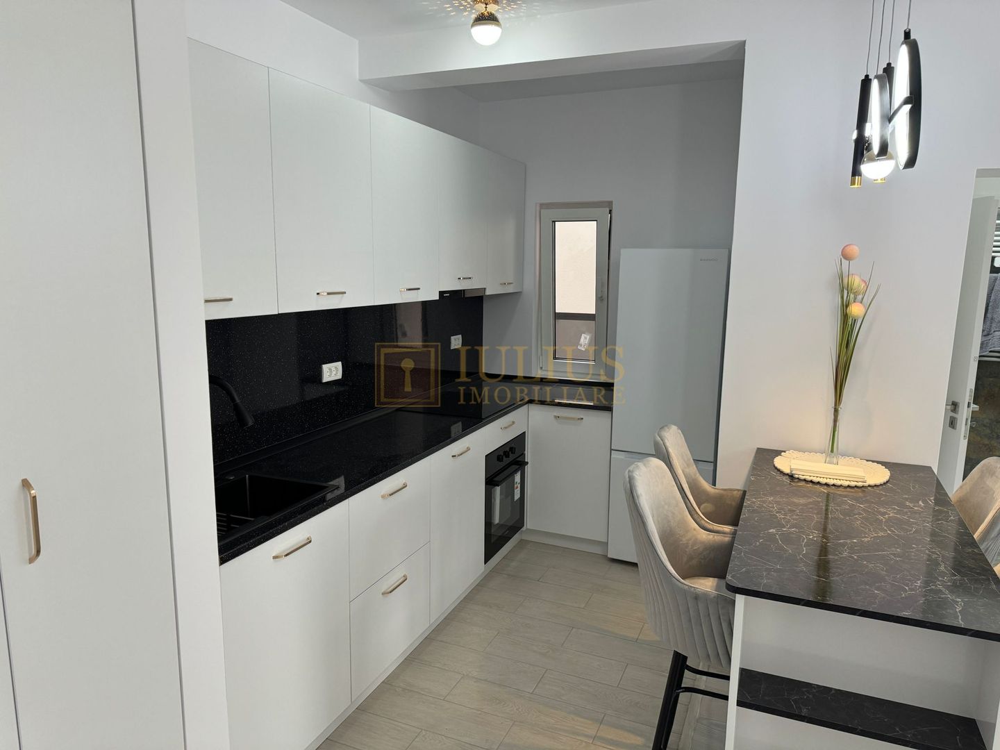 Zona Linistita-Mobilat utilat complet -bloc nou - Poză 9