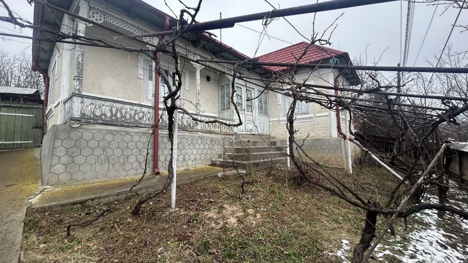 Casă bătrânească în Comuna Brătila - Poză 1