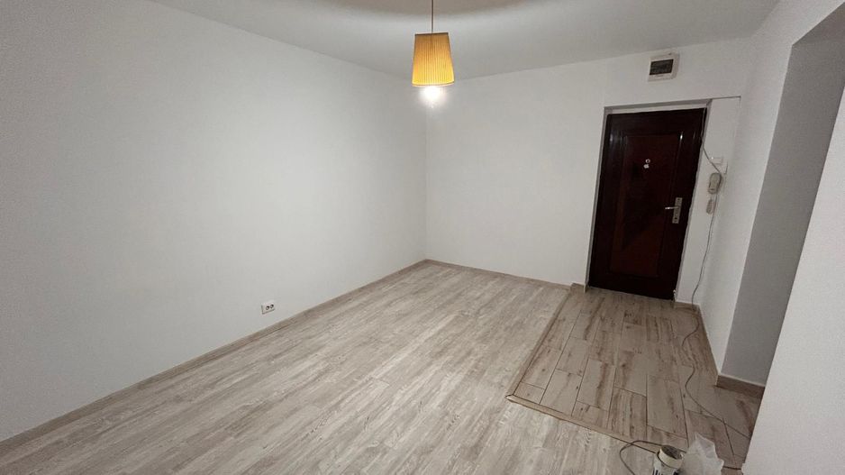 Apartament 2 camere, renovat, instalatii noi, parcare - Poză 1
