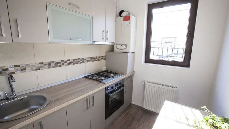 AP. 2 CAMERE- OBOR, CENTRALA, BUCATARIE INCHISA, PARCARE, CURTE - Poză 2