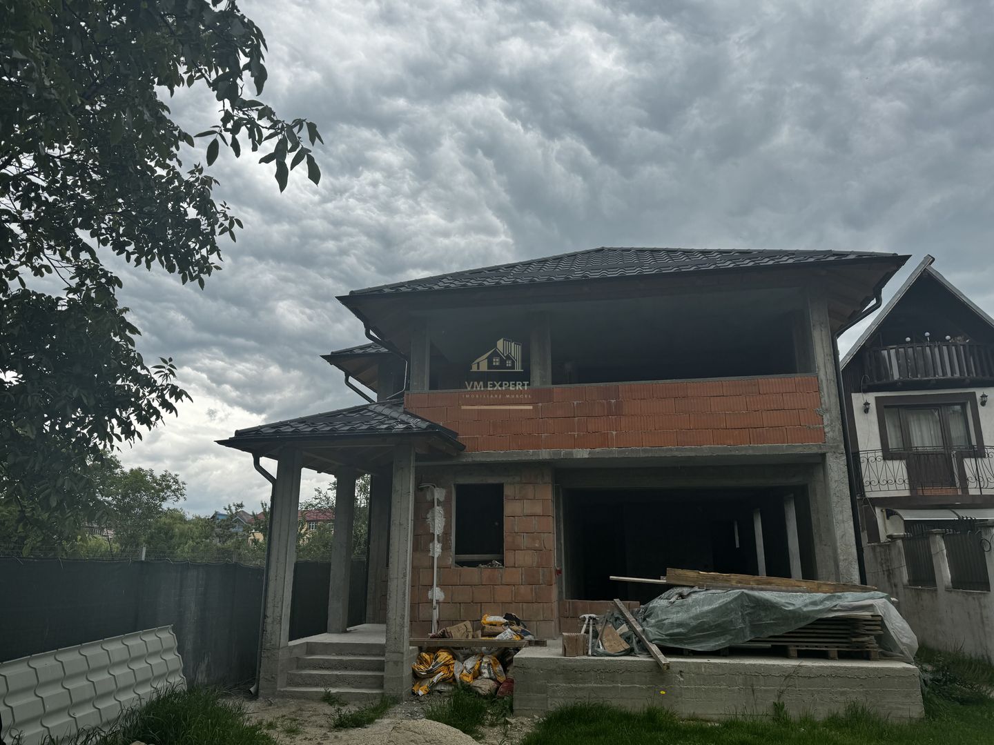 VILA 5 CAMERE, ZONA ULTRA CENTRALA, CAMPULUNG MUSCEL, TEREN 500 MP - Poză 4