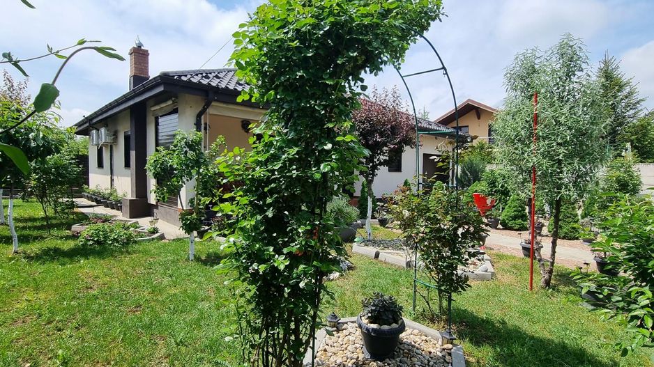 Parter cu structură pentru etaj, curte amenajată și organizare impeca - Poză 42