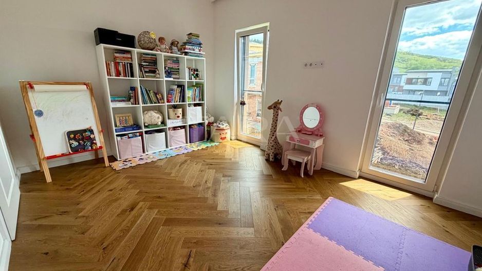 Duplex modern cu curte proprie, în zonă liniștită, aproape de pădure. - Poză 4