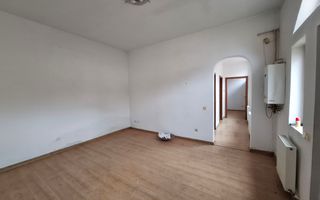 Casa cu 4 camere, zona Central - Poză 10