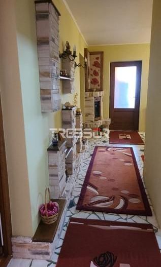 Etaj Vila - zona Trocadero (intrare separata) - Poză 1