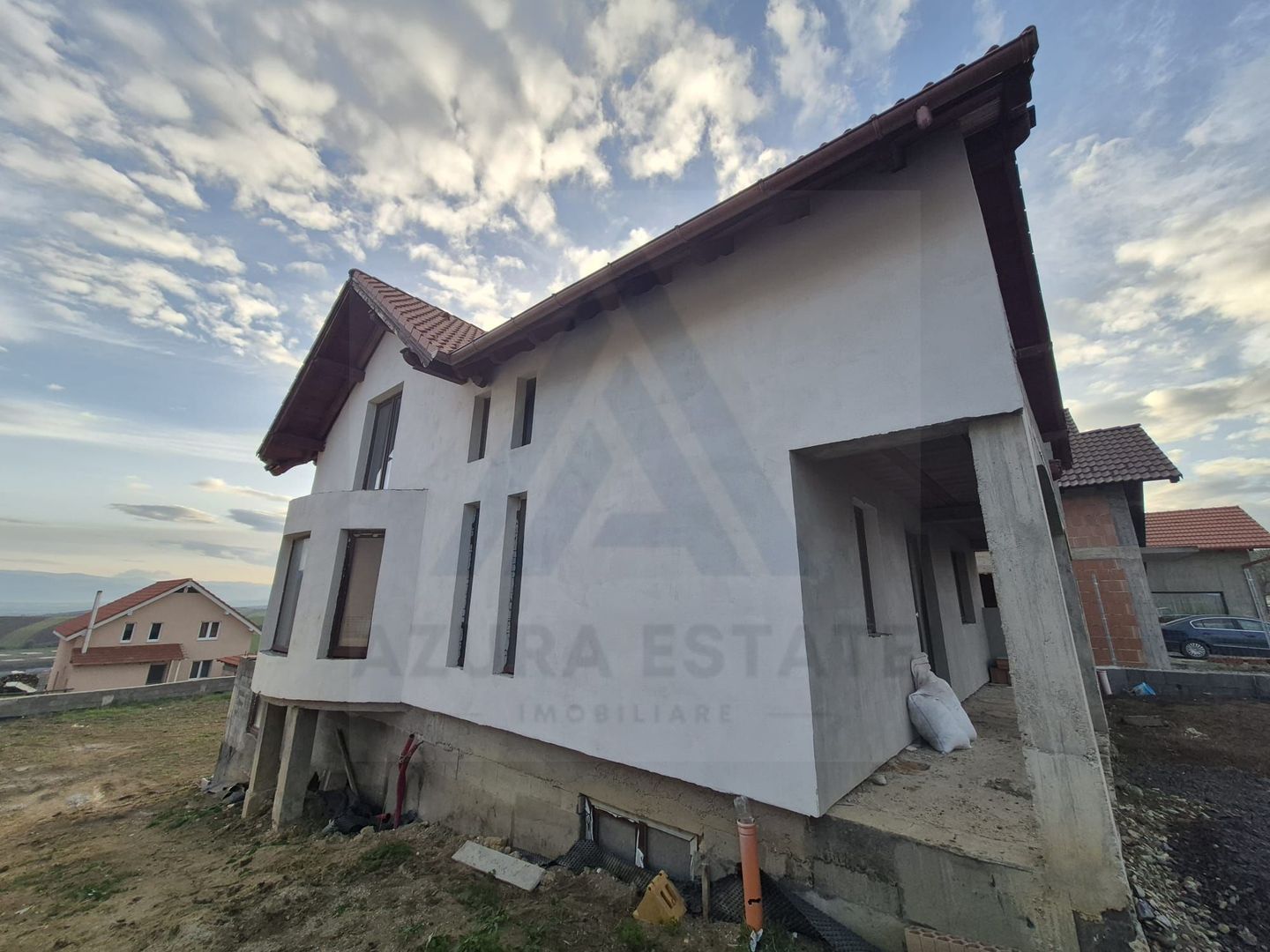 Casa 5 camere 2 bai garaj la subsol si teren 500 mp in Sura Mare - Poză 3