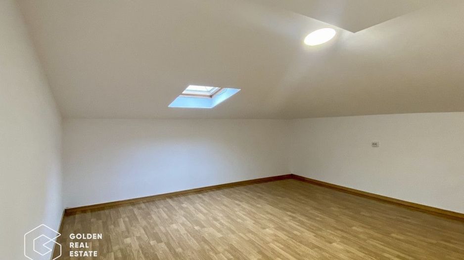 Casă cu curte, zona Centrală, str. Traian, amenajată - Poză 9