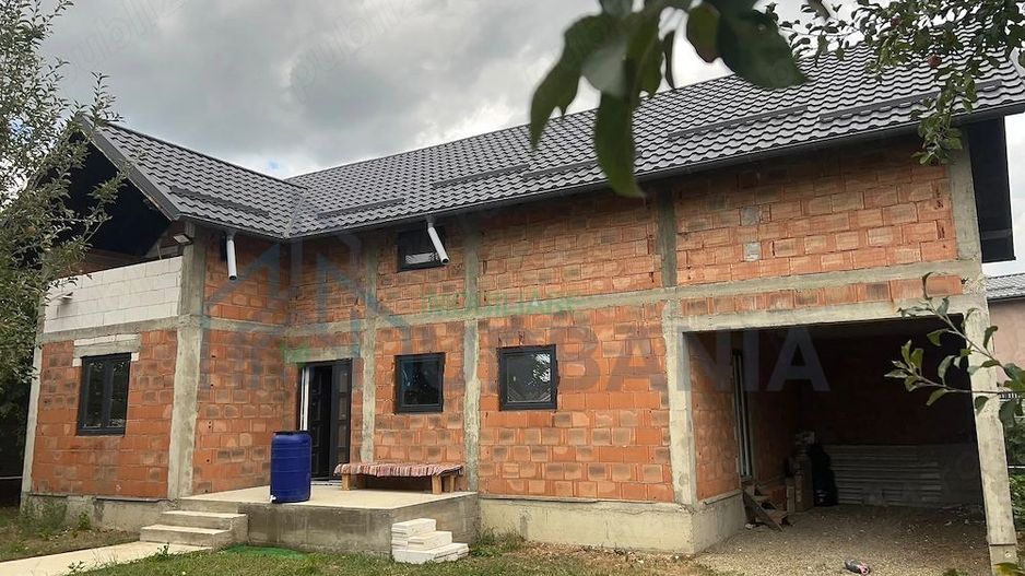 Casă nouă, 270 mp + teren 500 mp, Zona Aerodrom Pașcani - Poză 1