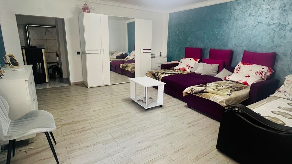 Apartament cu 2 camere la curte comuna , zona centrala - Poză 2
