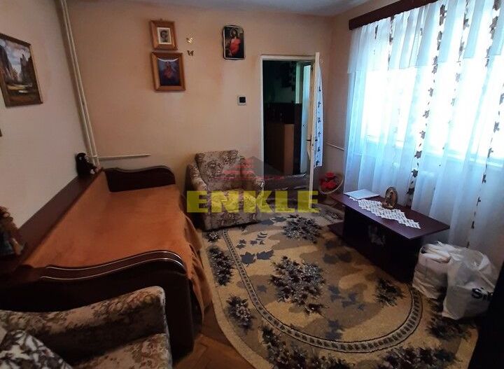 Apartament 3 camere transformat in 2 camere, zona scolii 7, etaj 2 - Poză 8