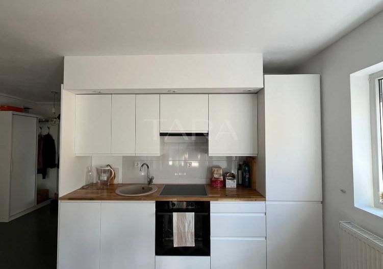 Vând apartament 3 camere, 64 mp + balcon, mobilat, utilat. - Poză 1
