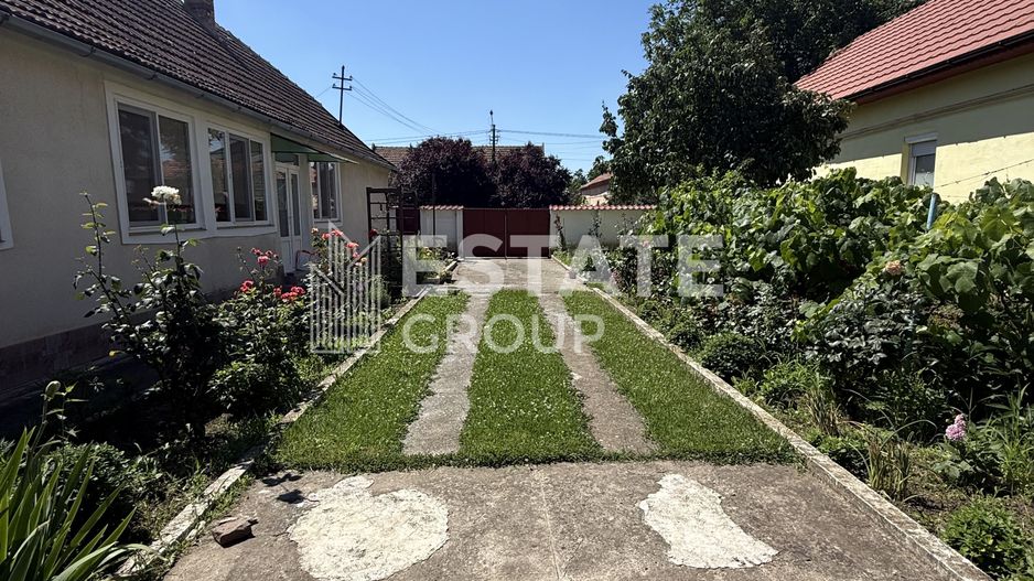Casa Sandrei , teren 1414 mp, strada asfaltata - Poză 2