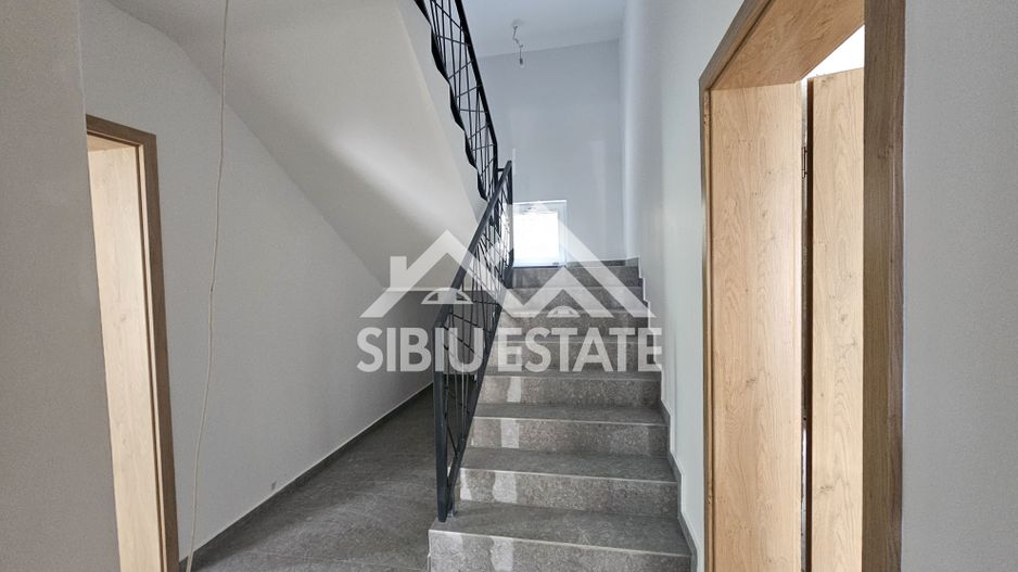 Apartament 3 camere, 2 bai clasa A - Poză 2