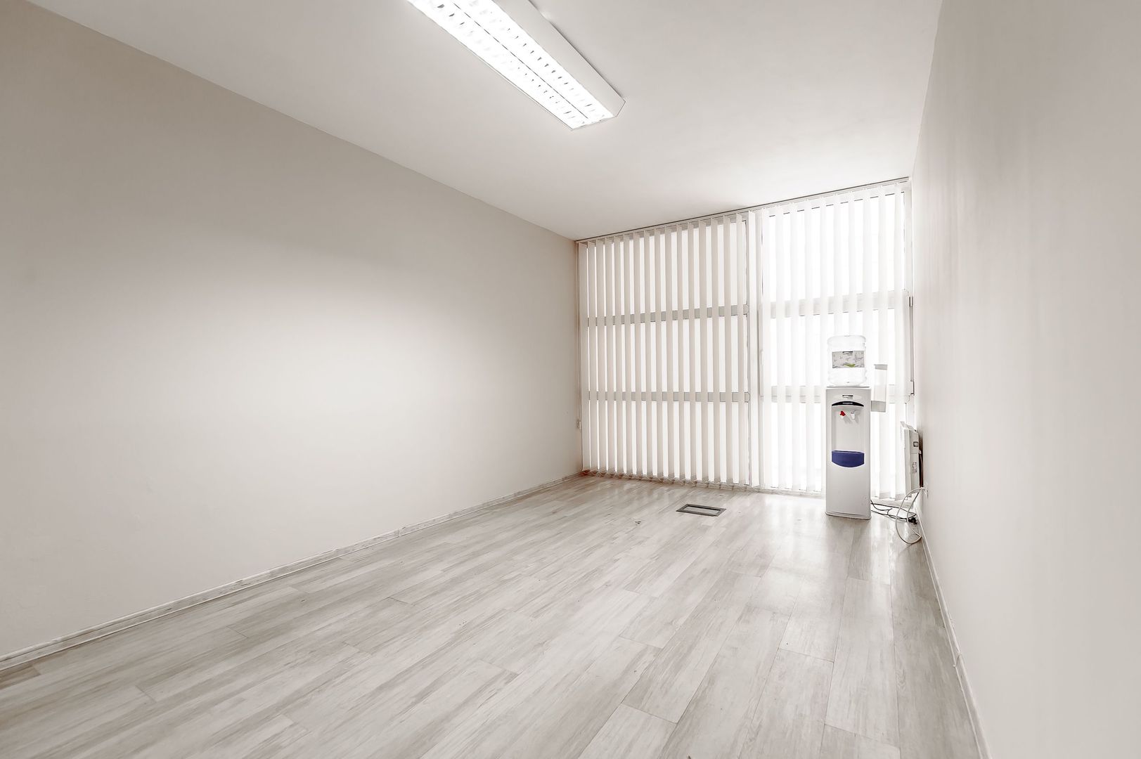 Birou de inchiriat ultracentral, la parter - Poză 3