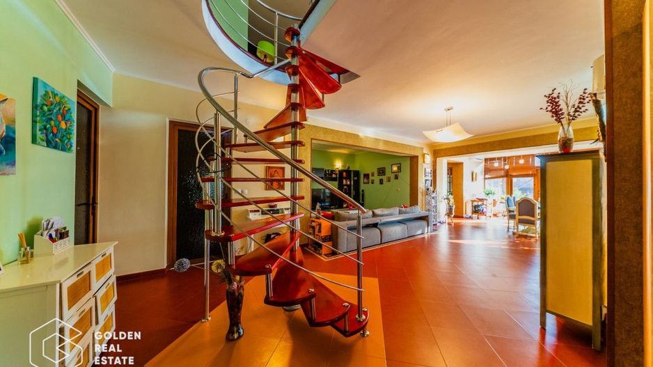 Vila spatioasa cu cinci dormitoare și teren generos de 1440 m in Aradul Nou - Poză 18