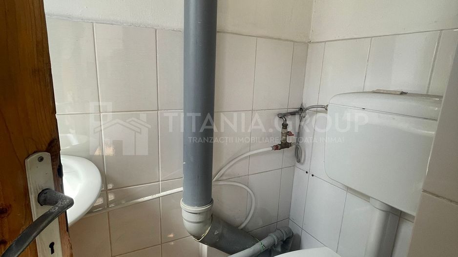 Spatiu comercial vad pietonal si auto. Pretabil salon/depozitare/crama - Poză 4