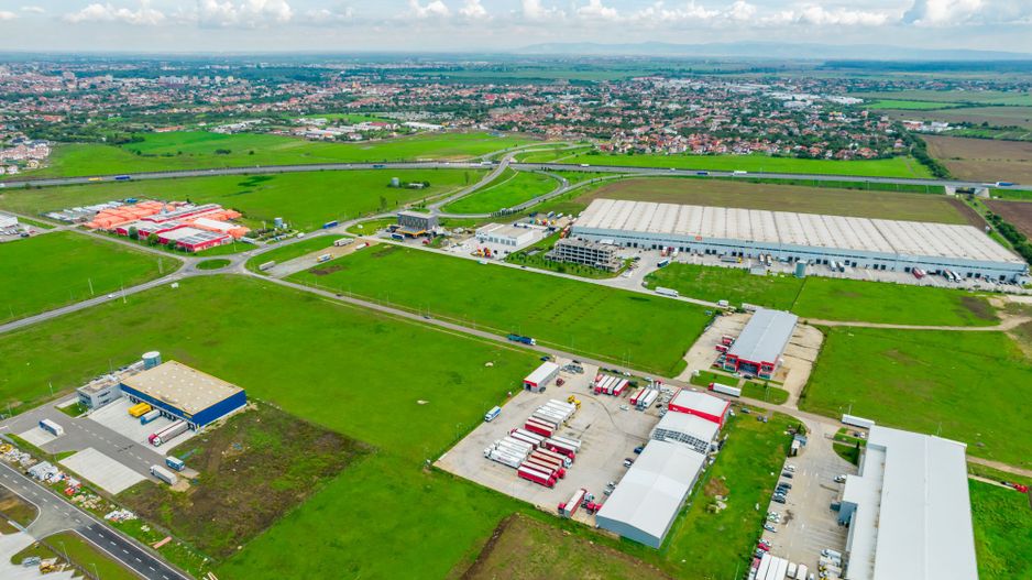 Parcare tiruri și spațiu de birouri - Poză 11