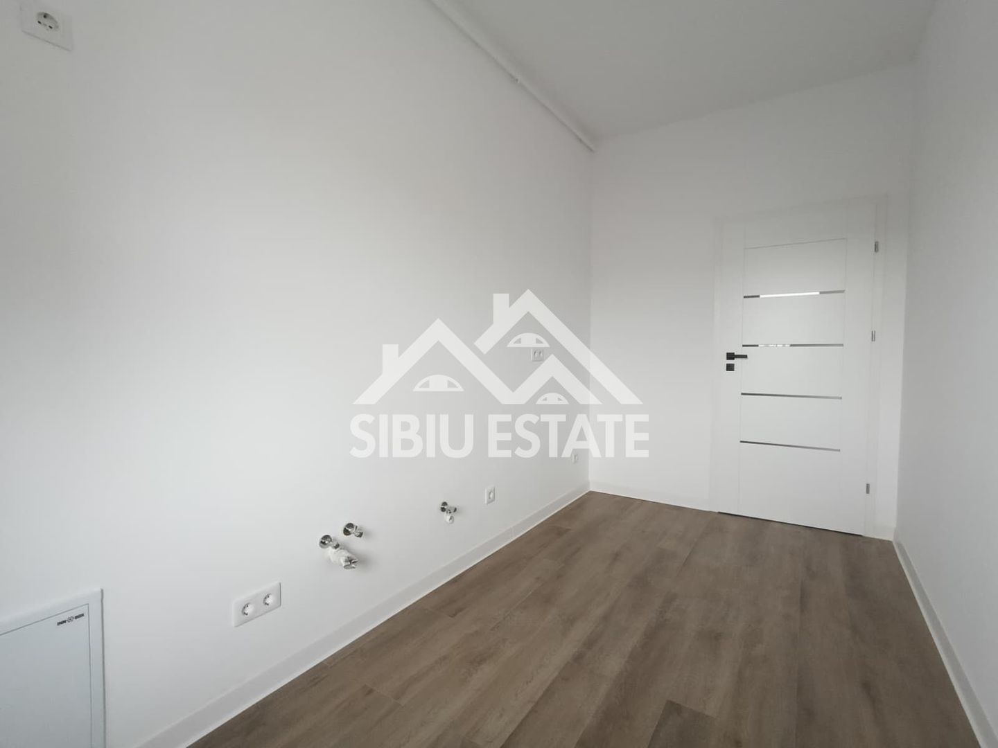 Studio ,41 mp, balcon etaj 1, bloc dotat cu lift, zona Brana Intabulat - Poză 6