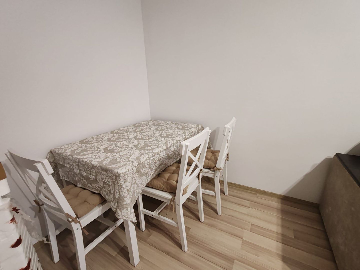 Apartament 2 camere decomandat 52 mp renovat Podu Ros 450 euro - Poză 3