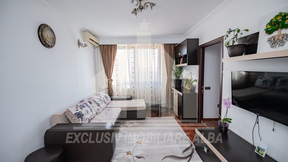 Inchiriere - apartament 3 camere pozitie ultracentrala in Alba Iulia - Poză 1