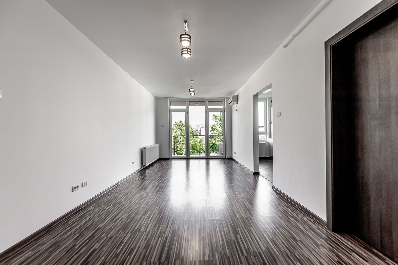 VÂNDUT! Apartament 3 camere și parcare. - Poză 3