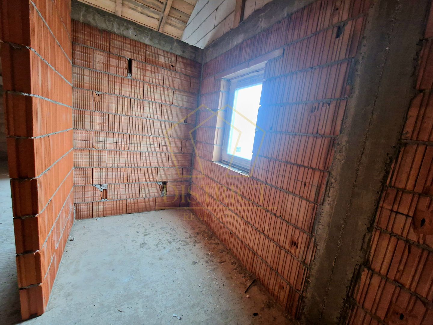 Duplex la rosu cu 3 camere | Mosnita Veche | Padurea Bistrei - Poză 3