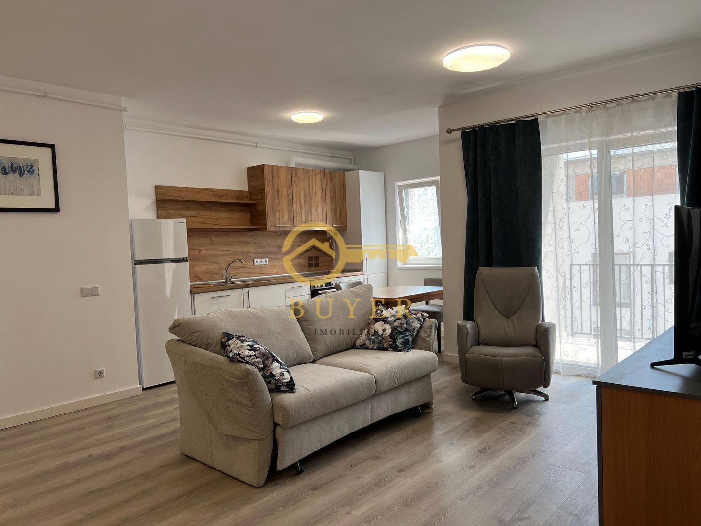 Apartament cu 2 cam si balcon complet mobilat si utilat- lift si boxa - Poză 14