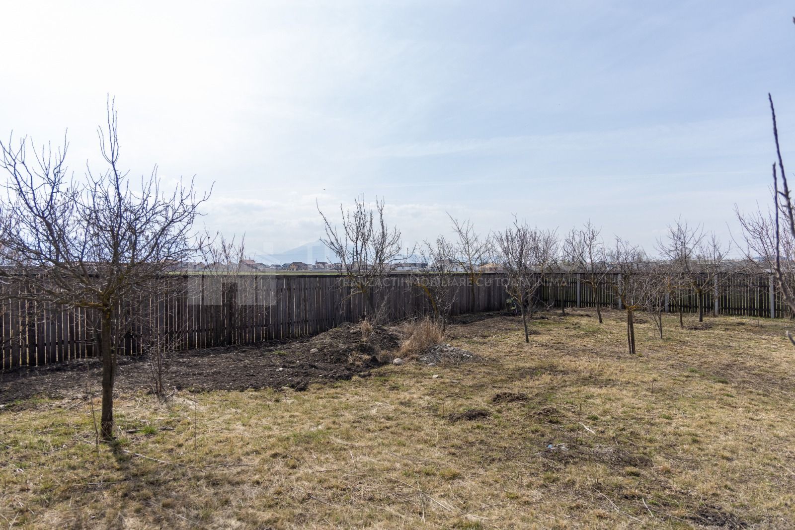 Teren 500 mp, împrejmuit, curent și internet pe teren, cu proiect și autorizație - Poză 4