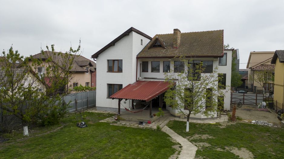 Vilă cu 8 camere în Săcălaz, Central - Poză 1