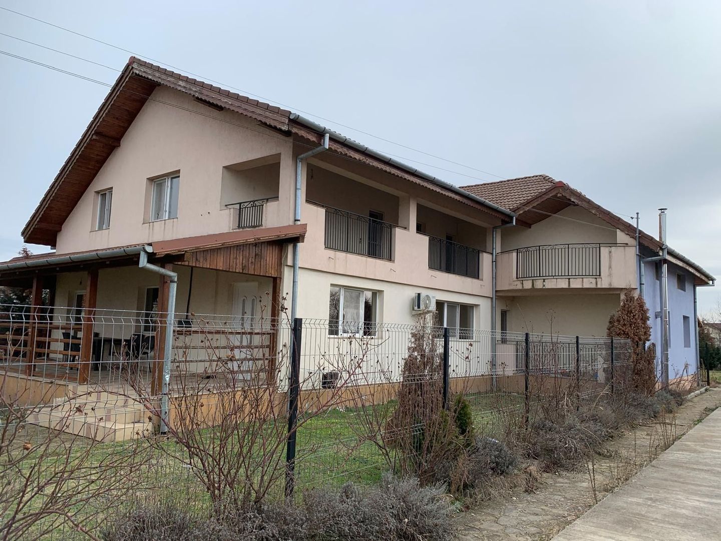 Duplex premium în vatra veche a localității Moșnița Veche - Poză 25