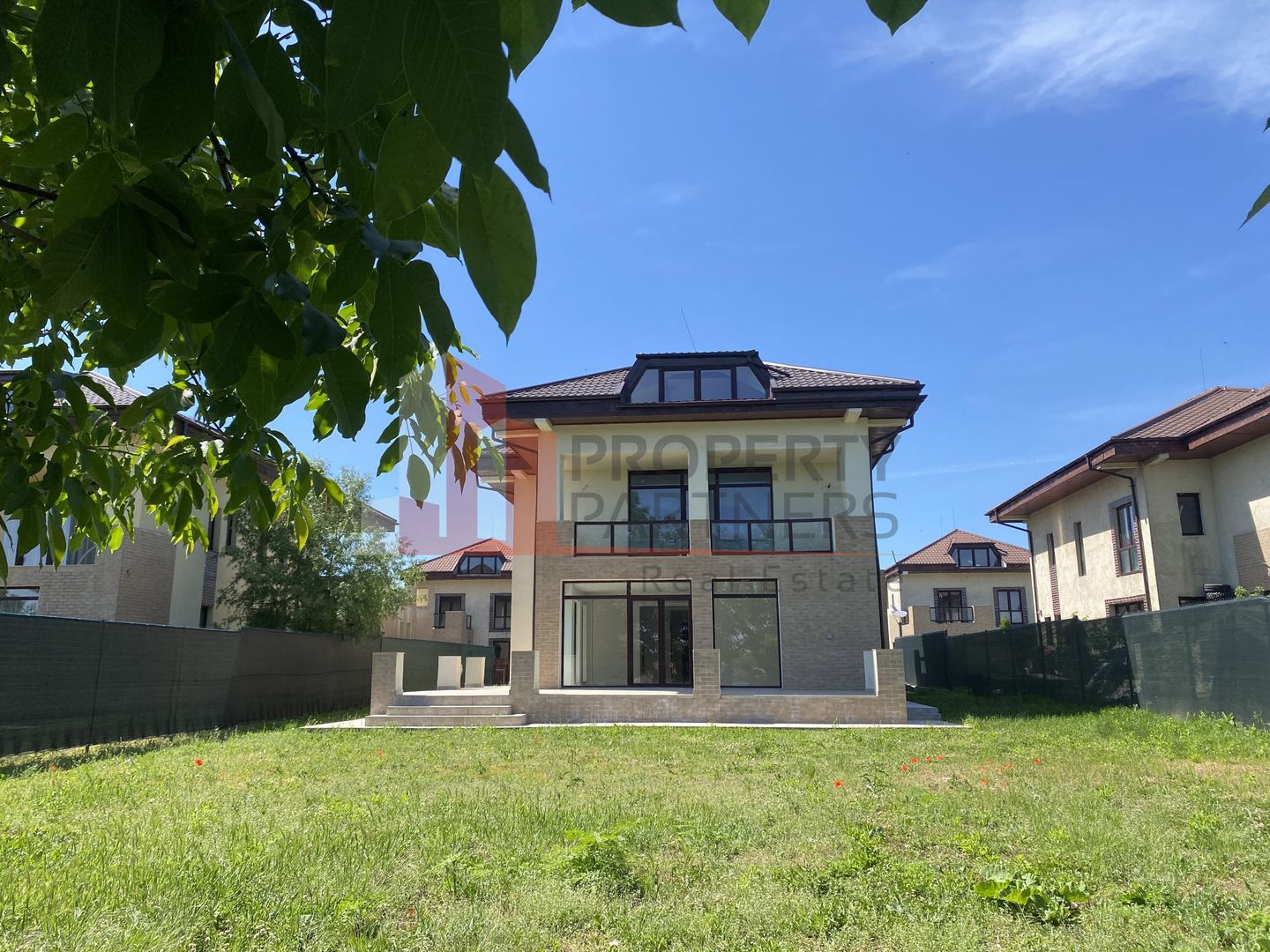 Proprietate pe marginea lacului, vila impresionanta. - Poză 7