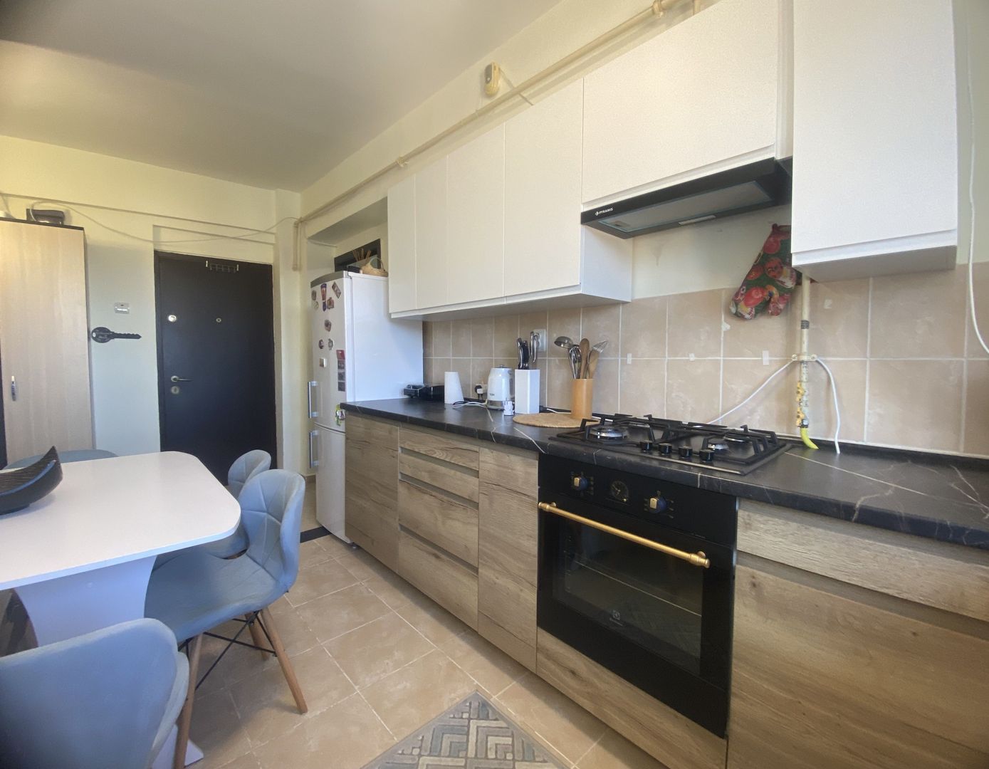 Pret accesibil! Vanzare apartament cu 2 camere in Doicesti - Poză 1