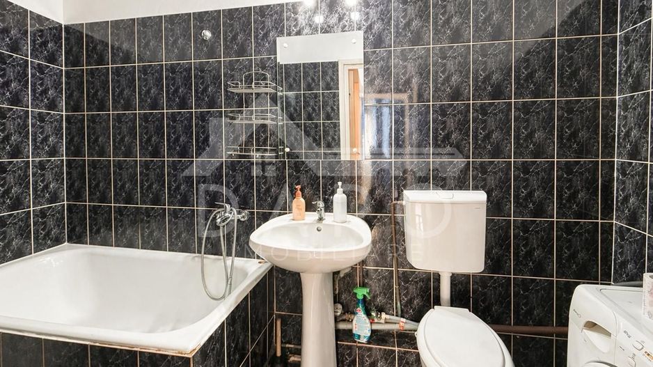 Vând apartament cu 2 camere,in cartierul Tudor,strada Infratirii - Poză 5